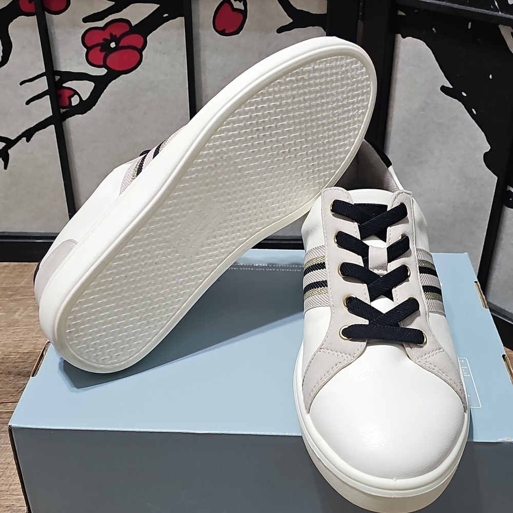 Life Stride White and Black Happy Friday Sneakers Shoes Size 9 New - Picture 4 of 10
